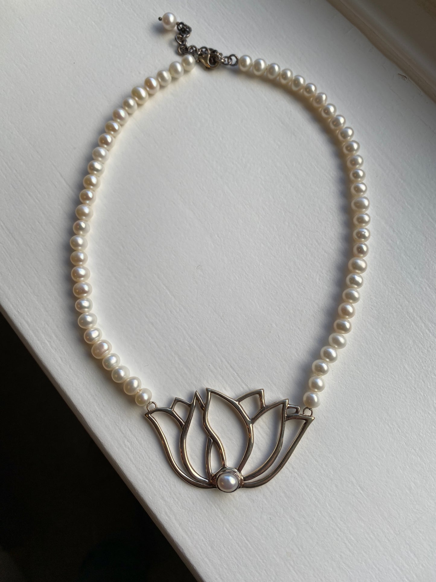 White Pearl & Silver Pendant Necklace