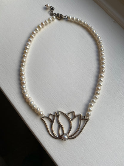 White Pearl & Silver Pendant Necklace