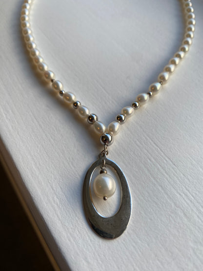 White Pearl & Silver Pendant Necklace