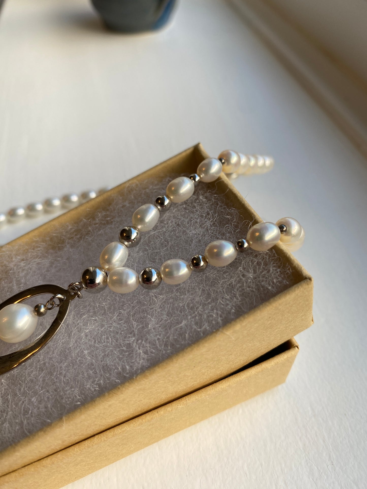White Pearl & Silver Pendant Necklace