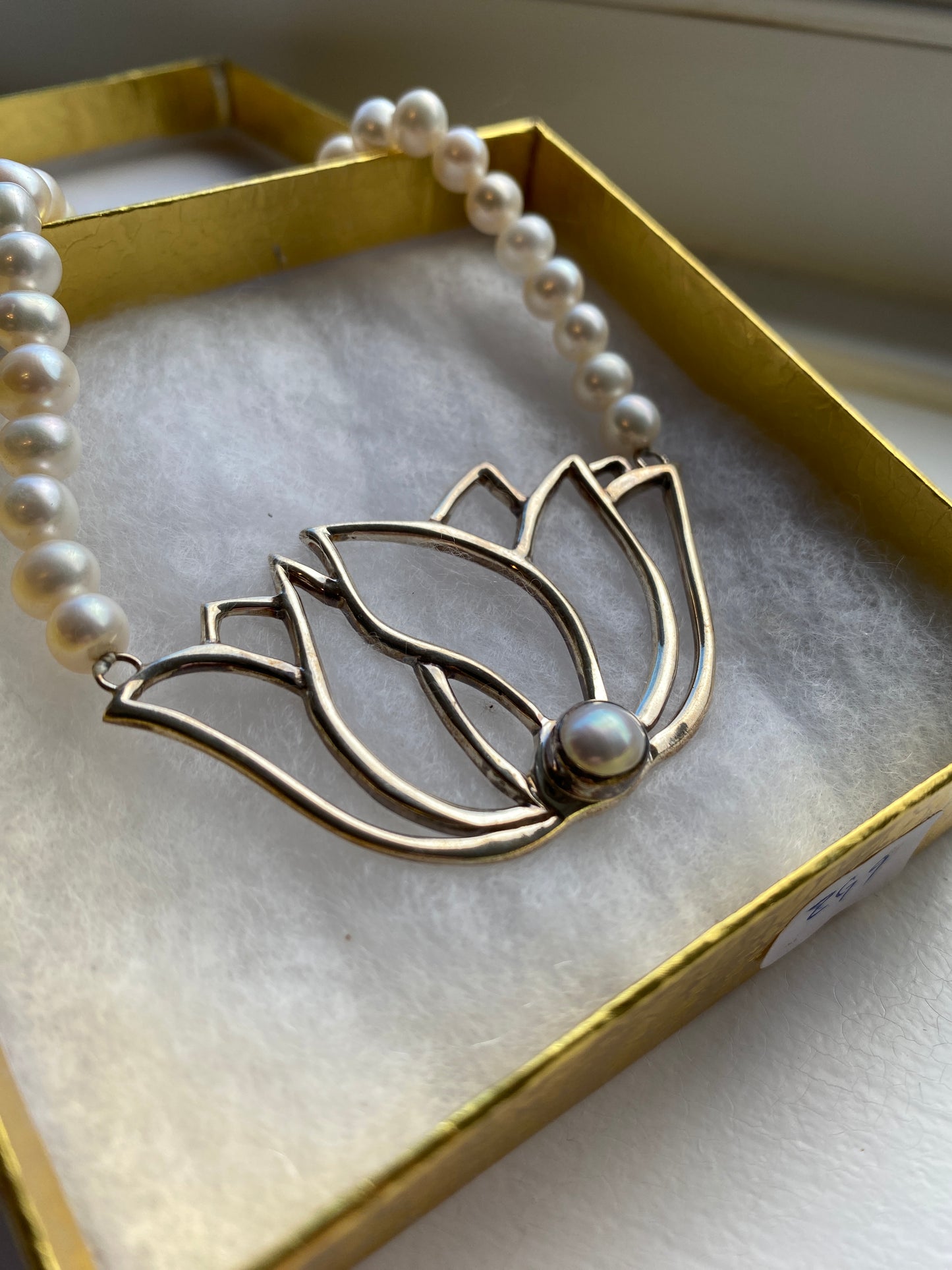 White Pearl & Silver Pendant Necklace