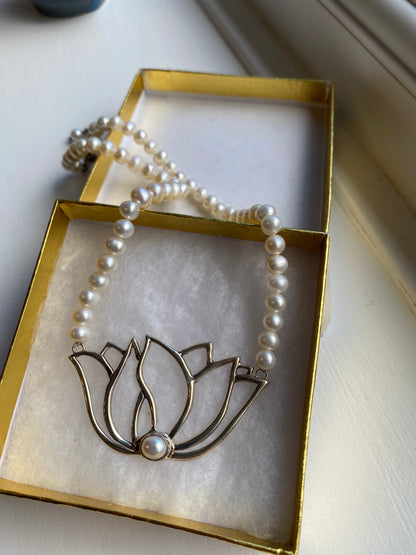 White Pearl & Silver Pendant Necklace