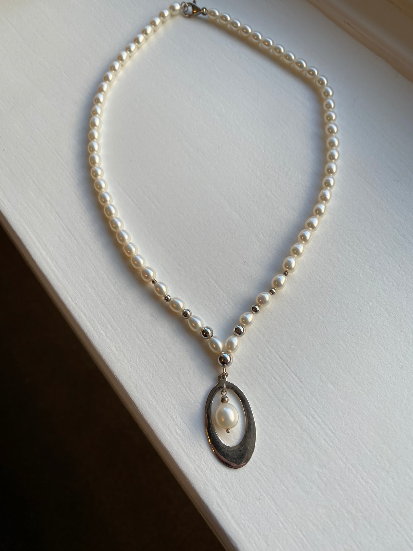 White Pearl & Silver Pendant Necklace
