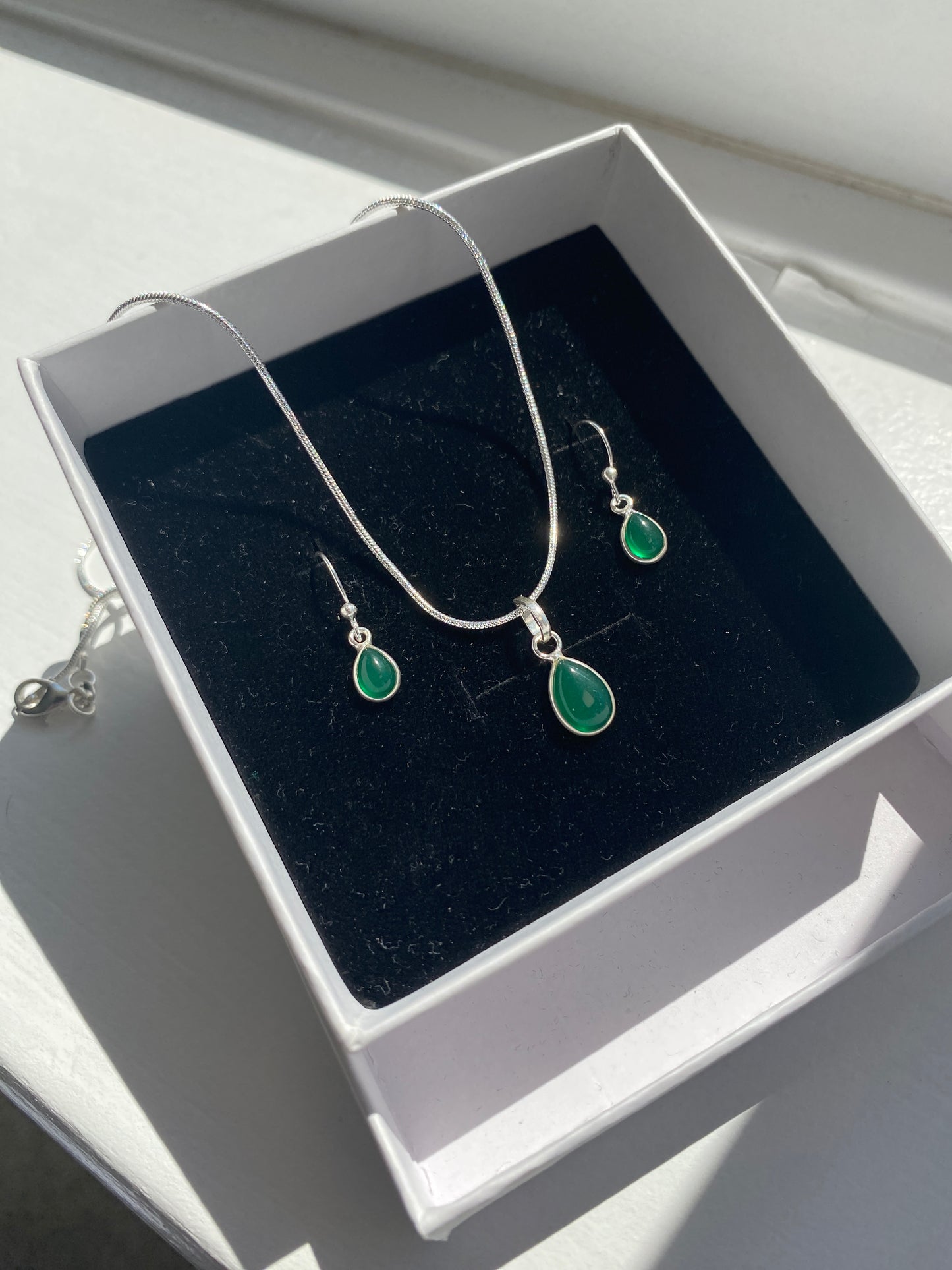 Green Onyx Silver Necklace & Earring Set
