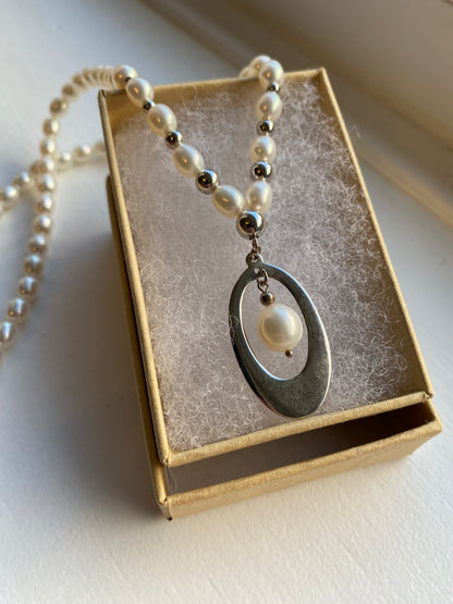 White Pearl & Silver Pendant Necklace