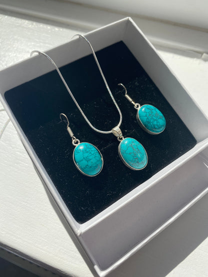Beautiful Turquoise Cabochon Jewellery Set