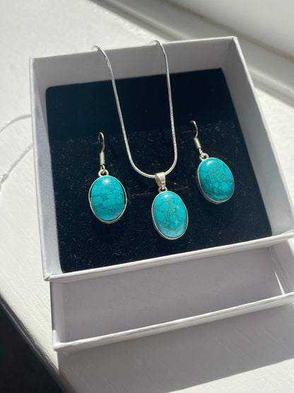 Beautiful Turquoise Cabochon Jewellery Set