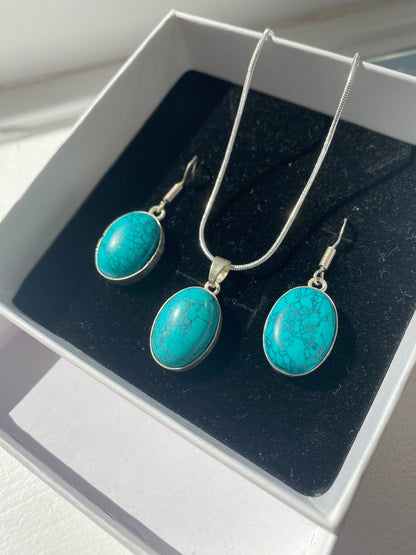 Beautiful Turquoise Cabochon Jewellery Set