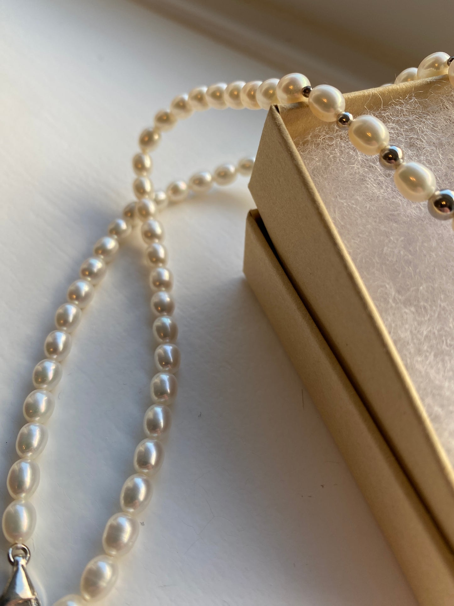 White Pearl & Silver Pendant Necklace